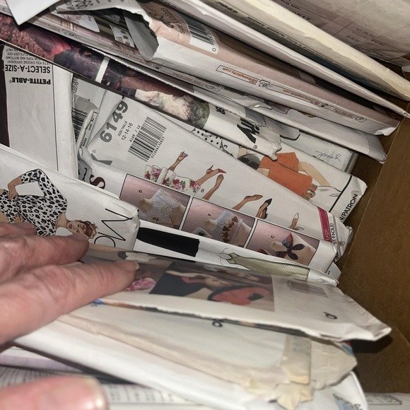 VTG Lot 100 + sewing patterns McCalls Simplicity Butterick 80's, 90's Some 2000s - Picture 6 of 6